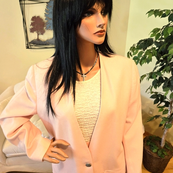 Vintage Evan Picone Woman's Pink Business Suit, 100% Wool, Size 12 - Picture 2 of 12